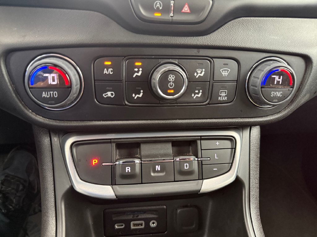 Used 2024 GMC Terrain SLT AWD/4WD image 28