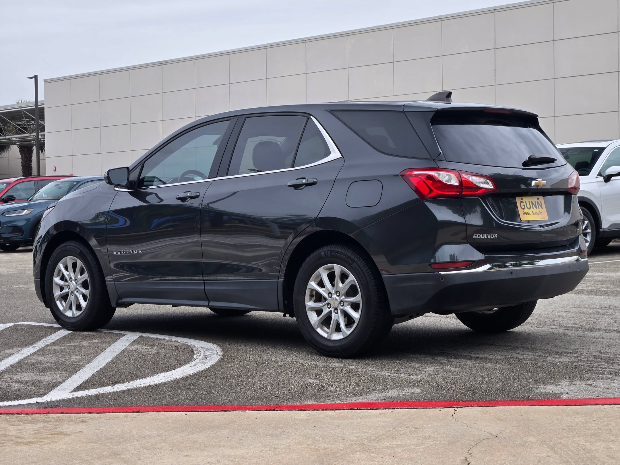 Used 2019 Chevrolet Equinox LT FWD image 3