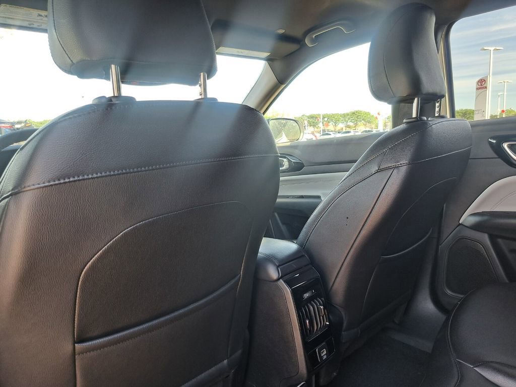 Used 2025 Jeep Compass Limited image 21