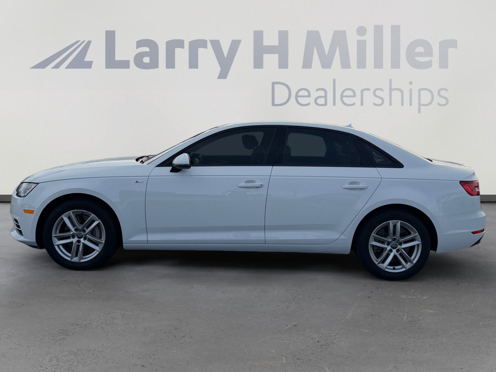 Used 2017 Audi A4 2.0T Premium w/ Convenience Package image 2