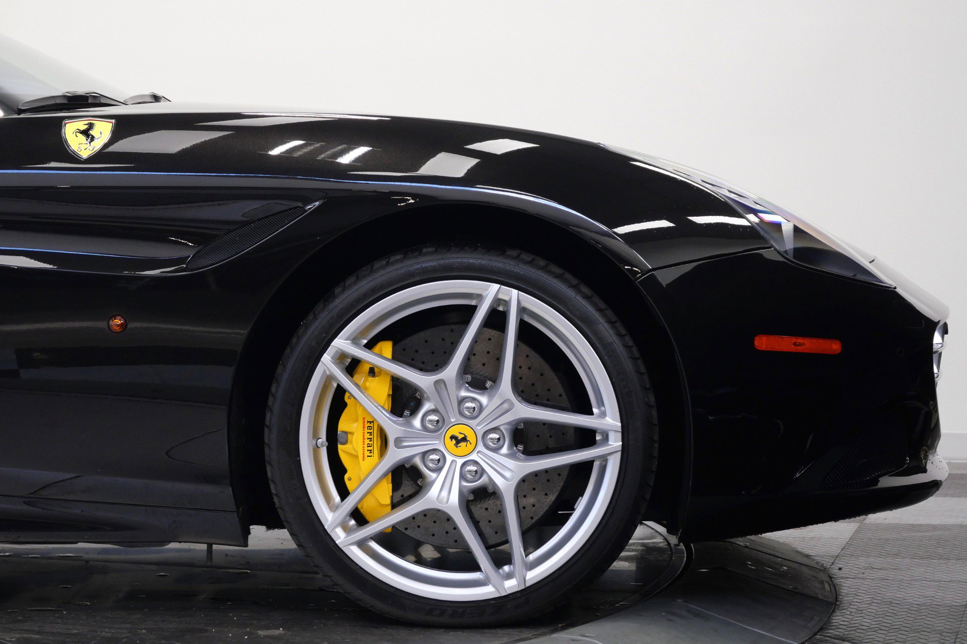Used 2015 Ferrari California T RWD image 53