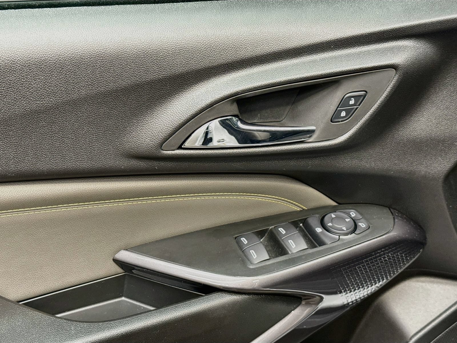 New 2026 Chevrolet Trax ACTIV w/ Sunroof Package FWD image 23