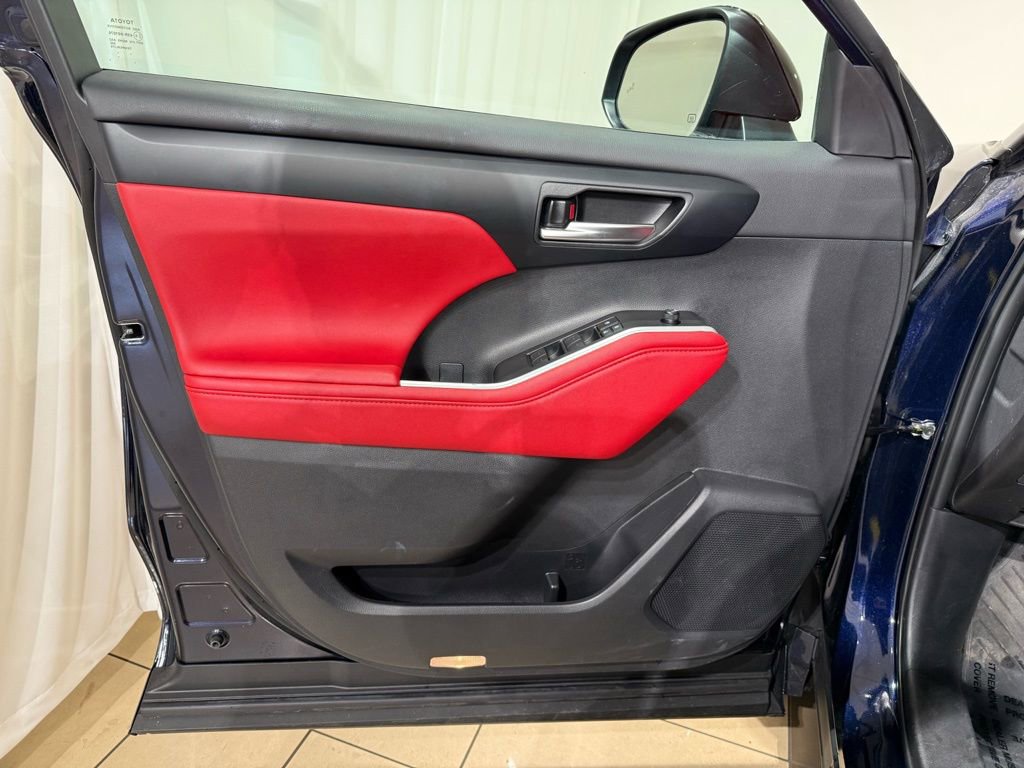 Certified 2025 Toyota Highlander XSE image 16