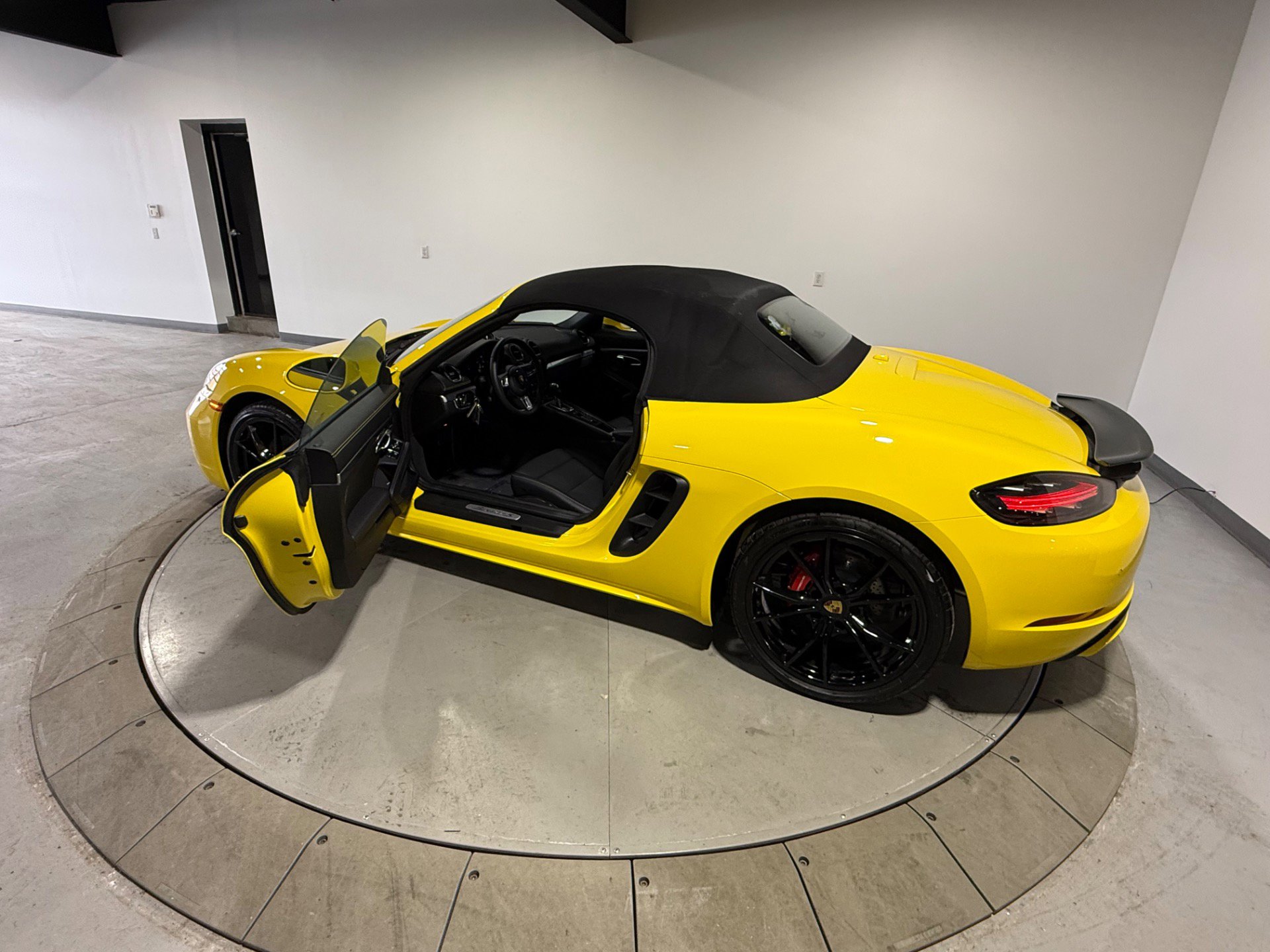 Used 2025 Porsche 718 Boxster S image 31