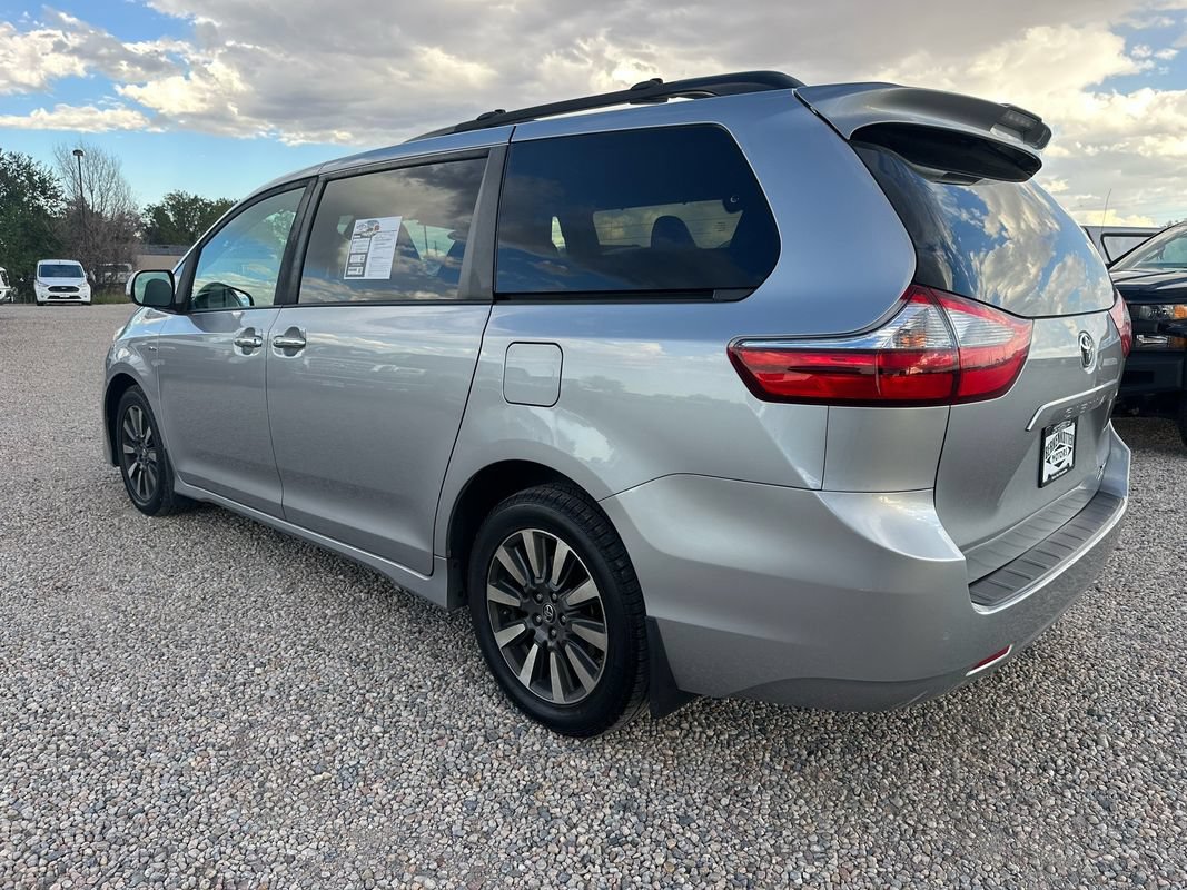 Used 2018 Toyota Sienna XLE w/ XLE Navigation Package AWD/4WD image 7