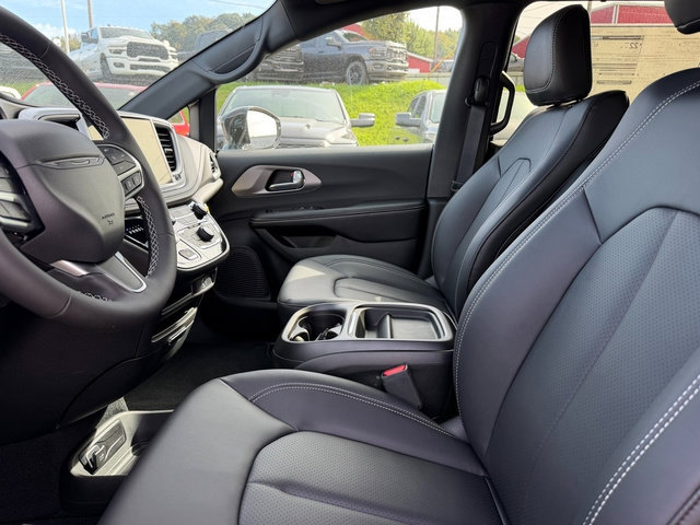 New 2027 Chrysler Pacifica Select FWD image 12