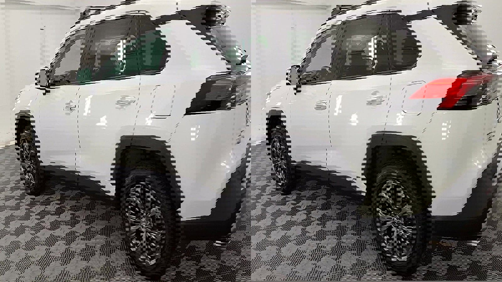 Used 2022 Toyota RAV4 Limited image 2