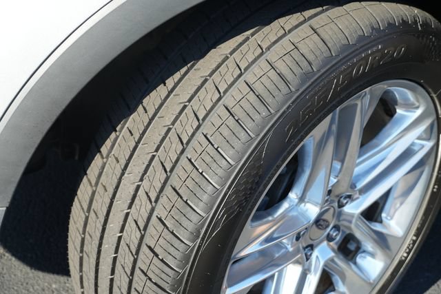 Used 2017 Ford Explorer XLT w/ Equipment Group 202A FWD image 13
