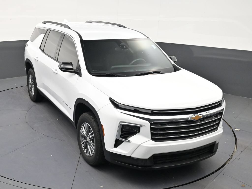 Used 2025 Chevrolet Traverse LT FWD image 18