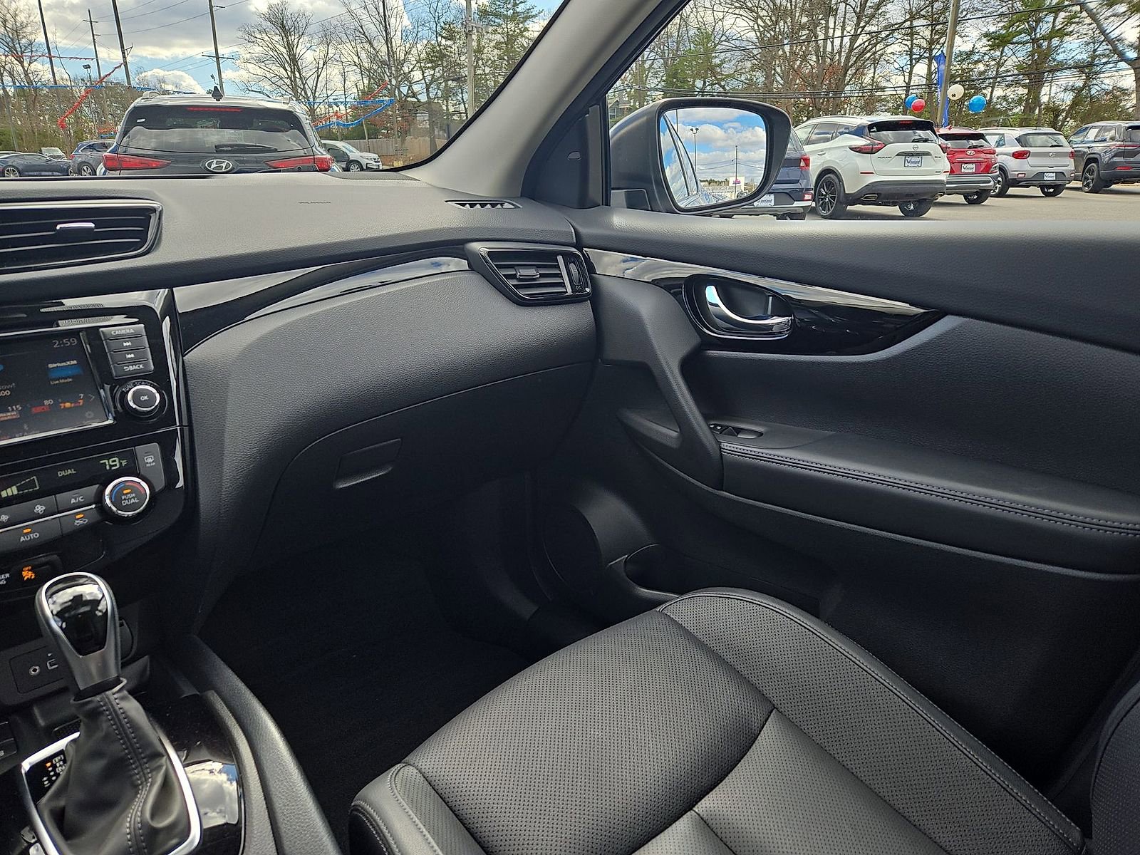 Used 2021 Nissan Rogue Sport SL w/ Premium Package image 11