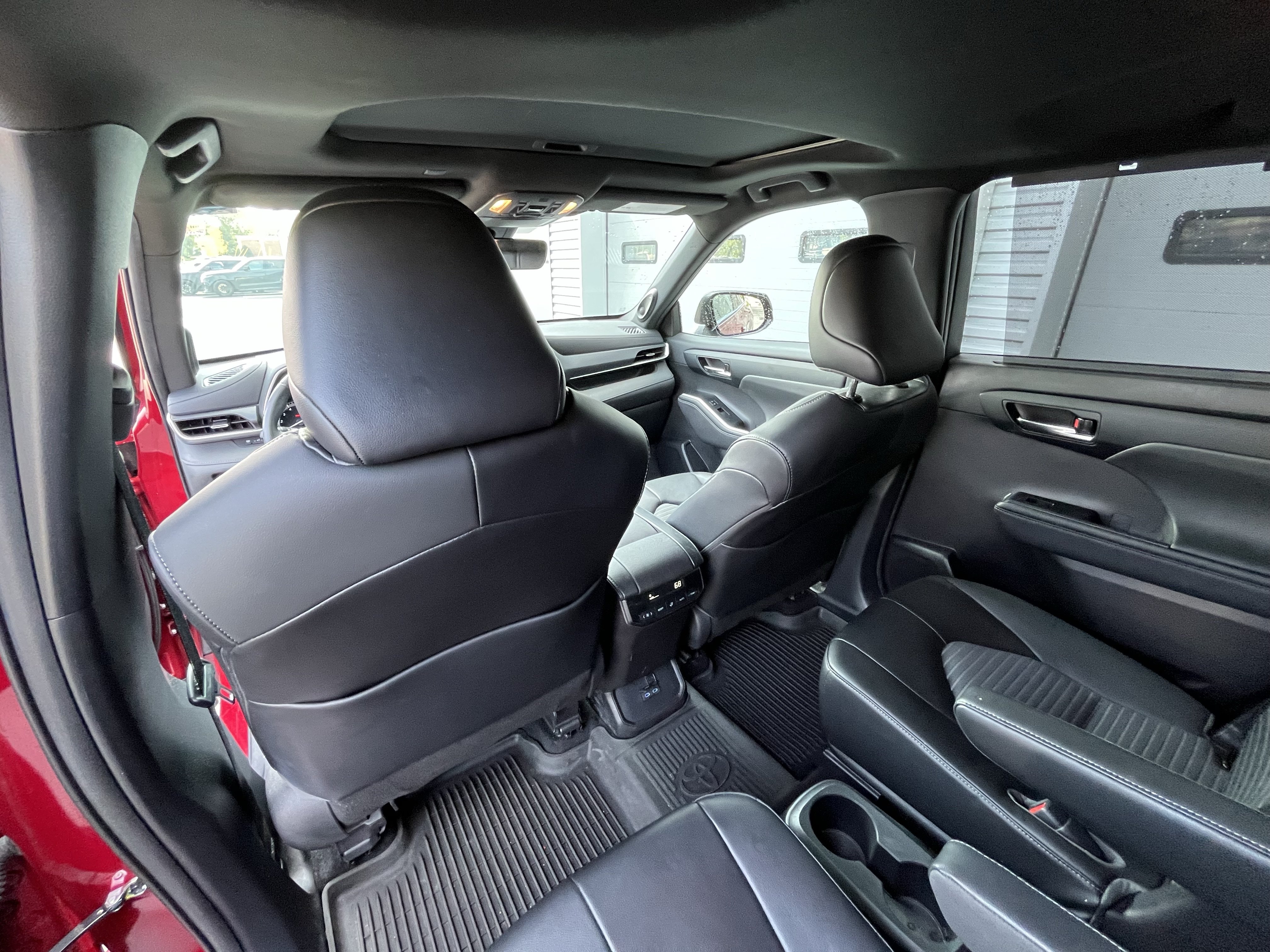 Used 2022 Toyota Highlander XSE FWD image 30