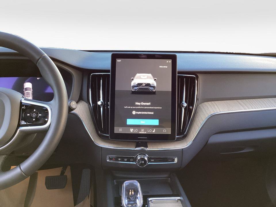 New 2027 Volvo XC60 B5 Plus AWD/4WD image 17
