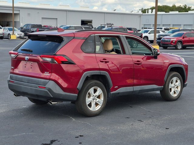 Used 2021 Toyota RAV4 XLE AWD/4WD image 5