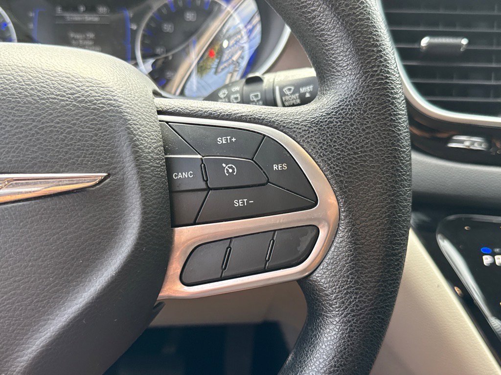 Used 2020 Chrysler Voyager Lxi image 24