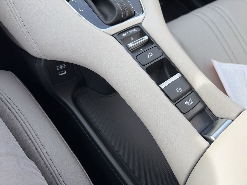 Used 2026 Honda HR-V EX-L image 15