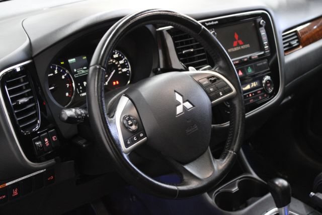 Used 2014 Mitsubishi Outlander GT AWD/4WD image 12