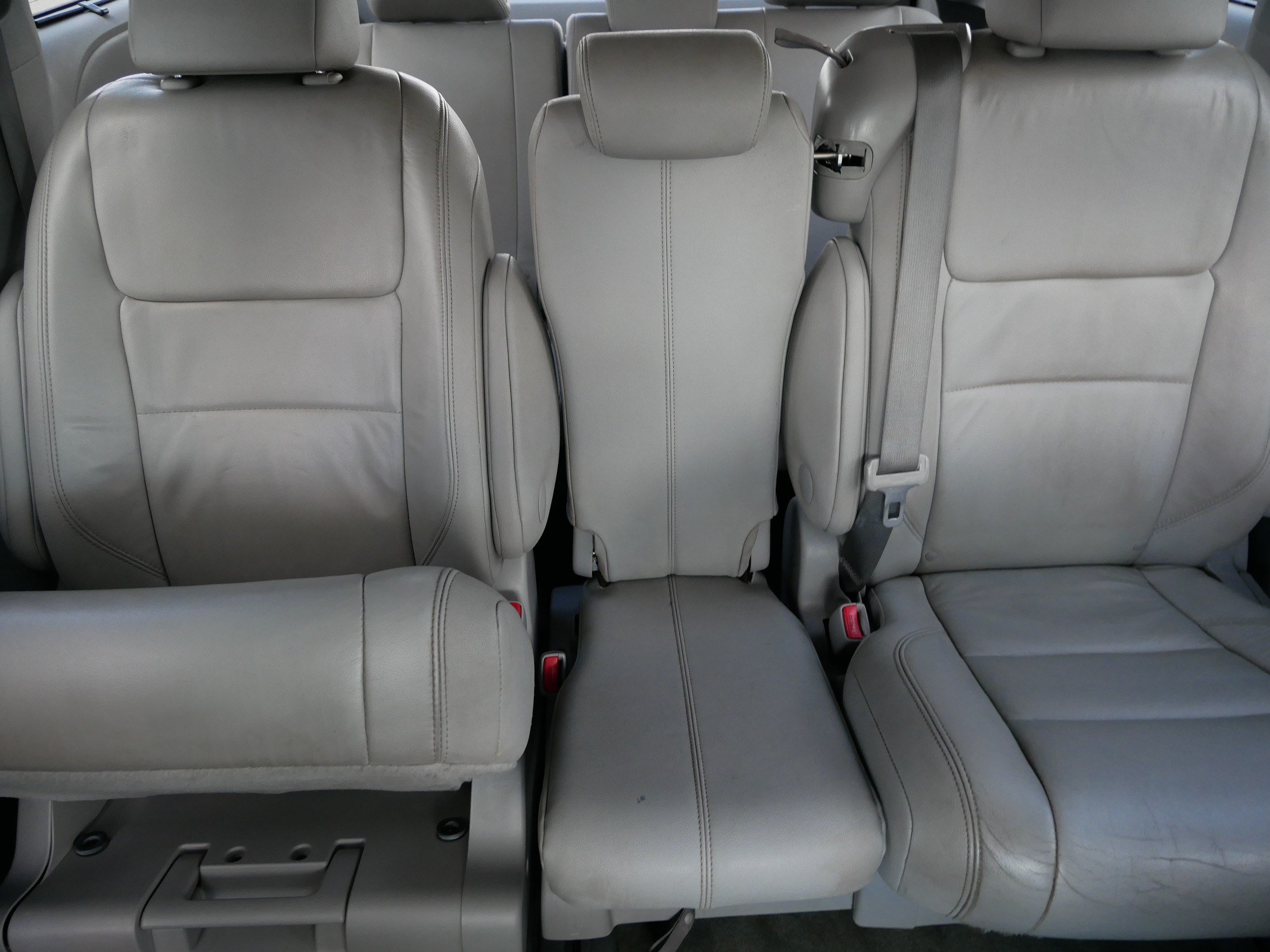 Used 2015 Toyota Sienna XLE w/ XLE Navigation Package FWD image 13
