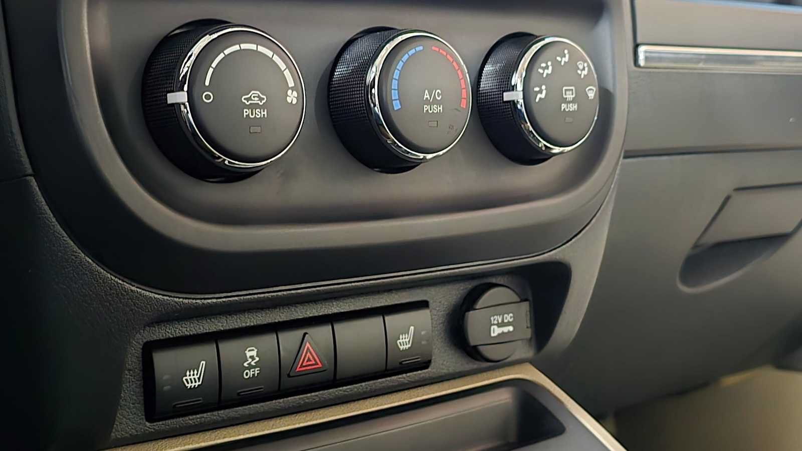 Used 2015 Jeep Patriot High Altitude AWD/4WD image 31
