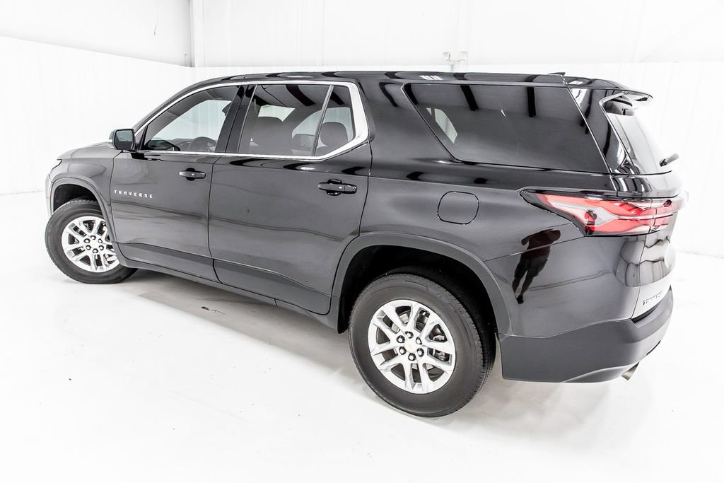 Used 2023 Chevrolet Traverse LS w/ Safety Package FWD image 4