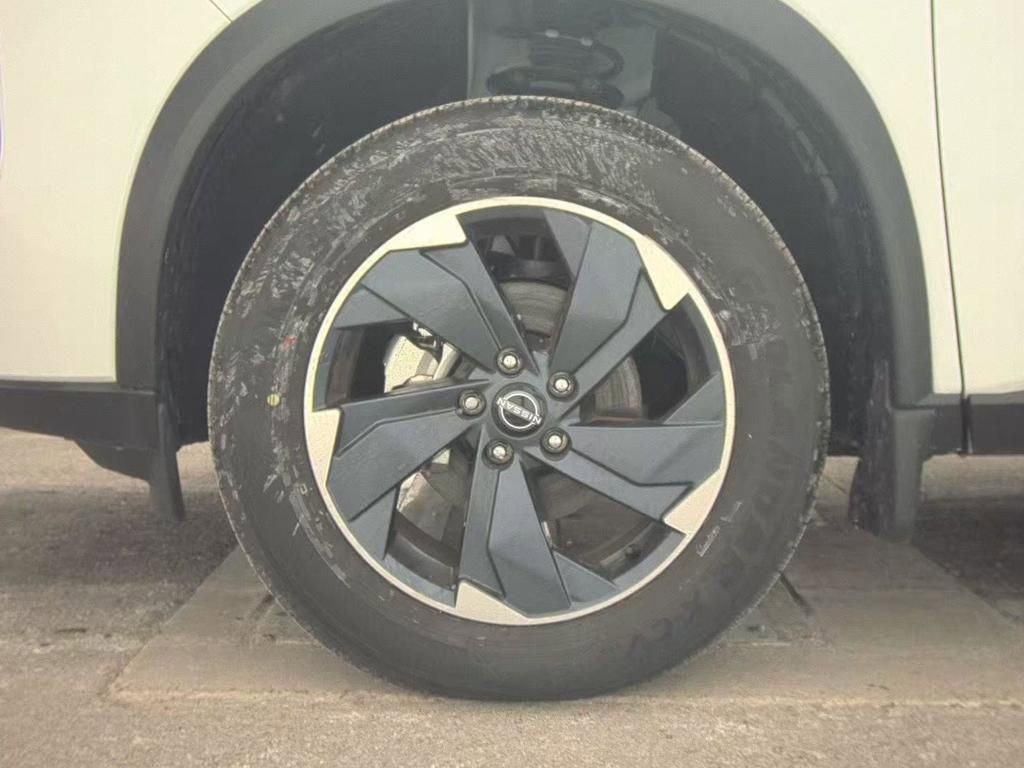 Certified 2025 Nissan Rogue SV image 16