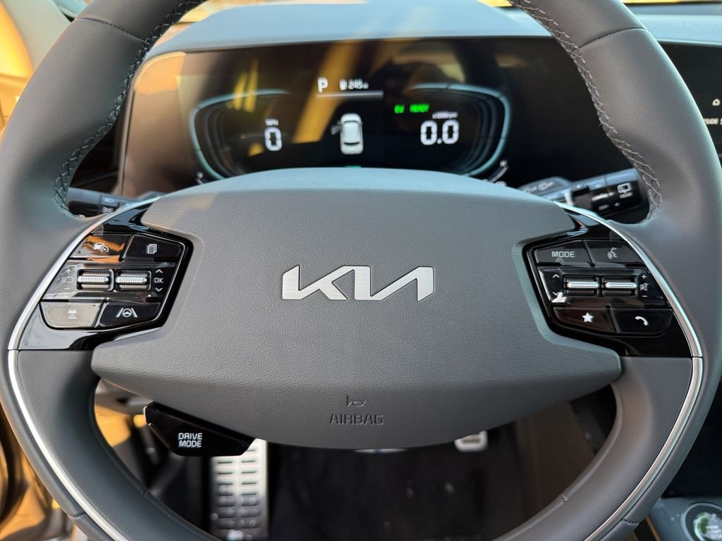 New 2025 Kia Niro EX Touring image 21