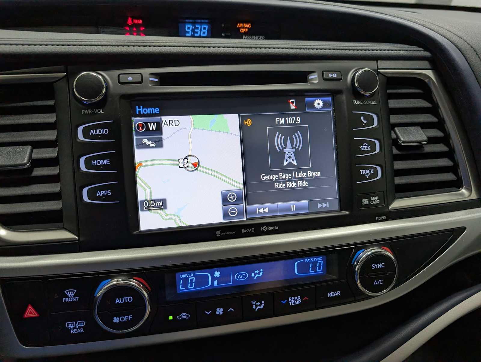 Used 2019 Toyota Highlander XLE AWD/4WD image 23