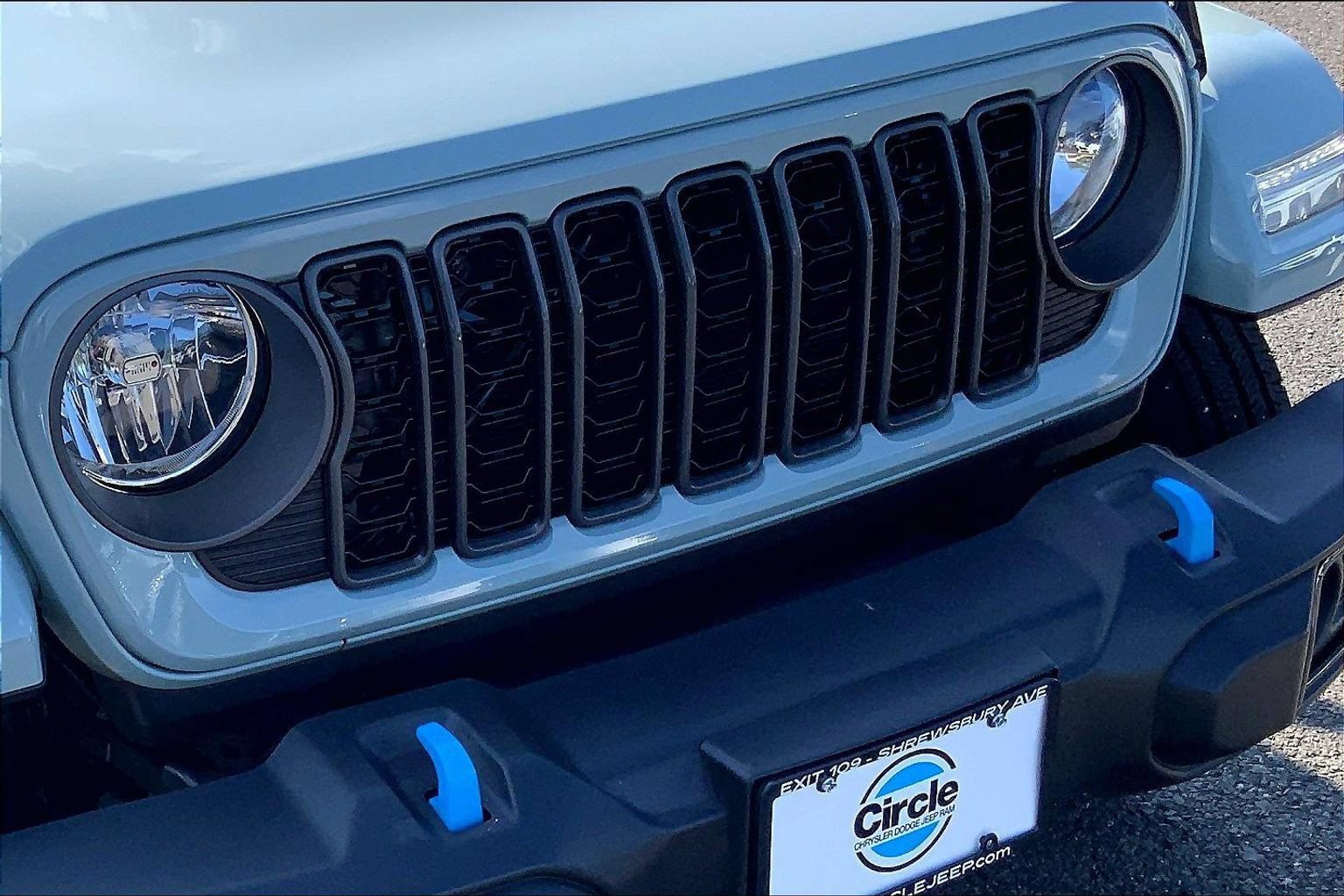 Used 2024 Jeep Wrangler Unlimited w/ Convenience Group AWD/4WD image 29