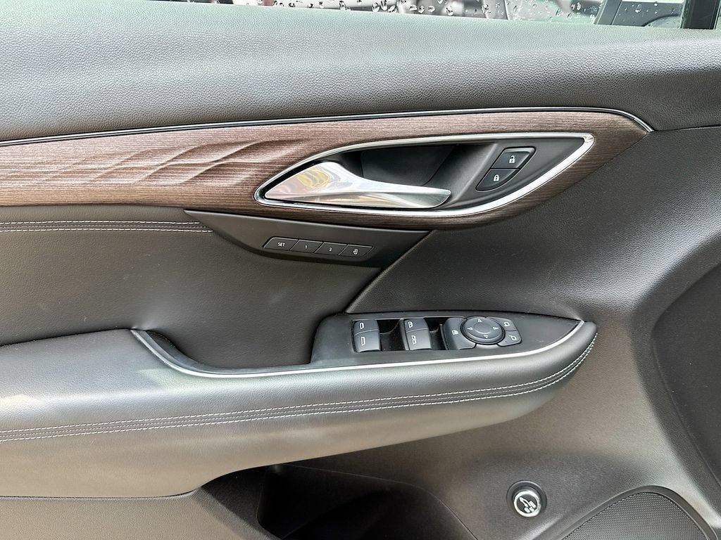 Used 2023 Buick Envision Avenir FWD image 9