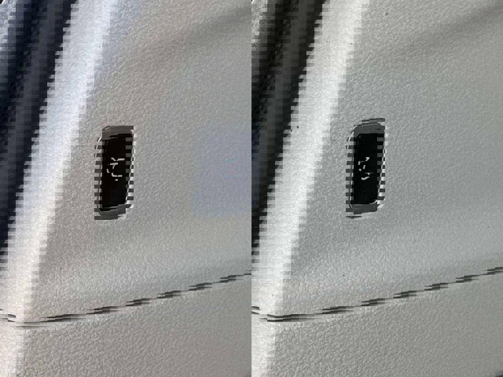 Used 2022 Chrysler Pacifica Touring-L FWD image 14