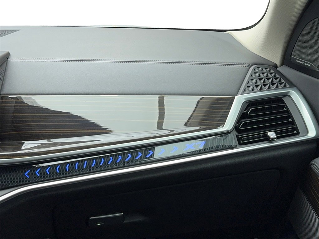 Used 2024 BMW X7 xDrive40i image 21