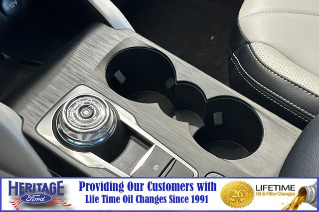 New 2025 Ford Escape SE w/ PHEV Premium Package FWD image 19