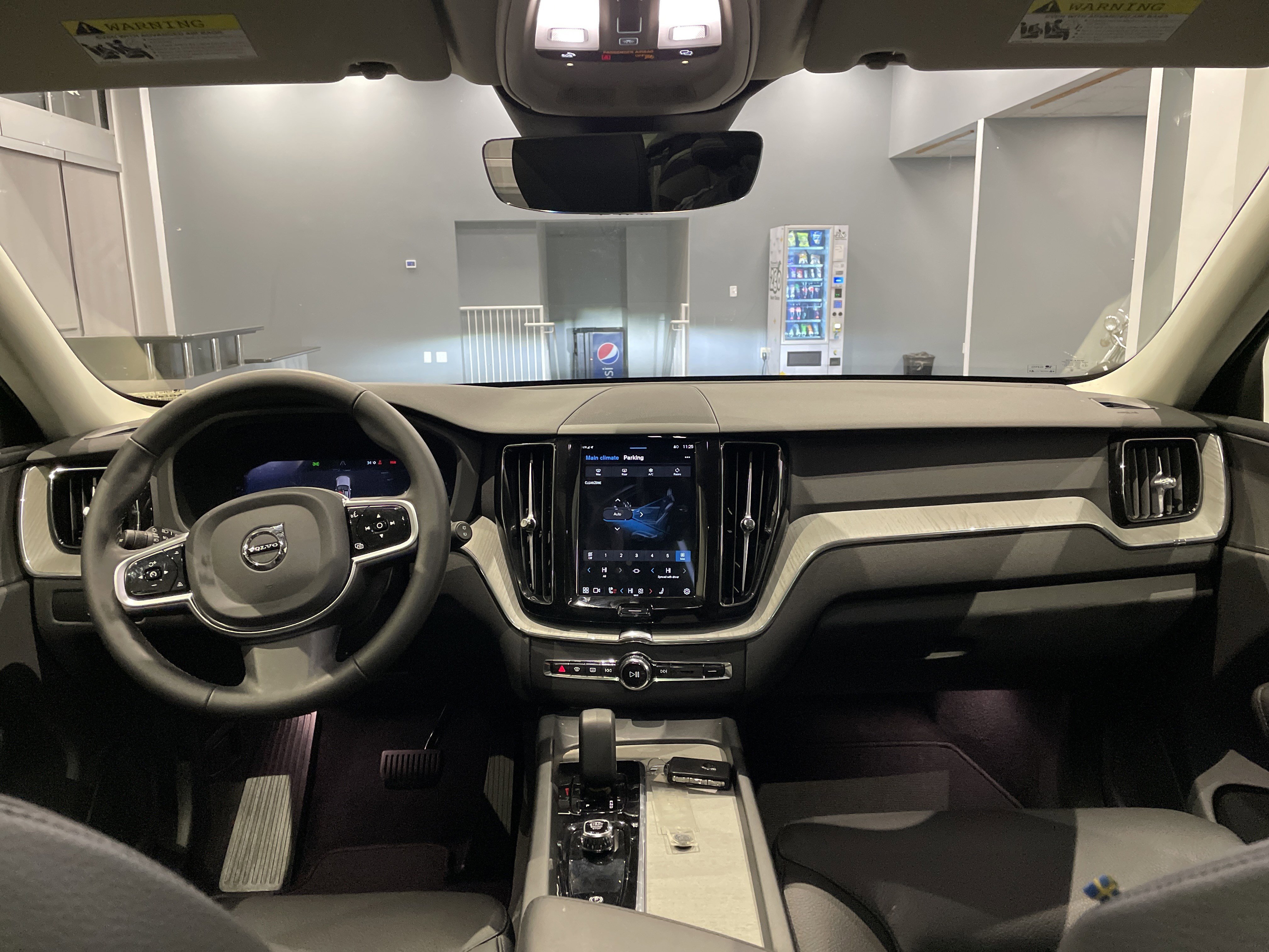 Used 2025 Volvo XC60 B5 Plus image 34