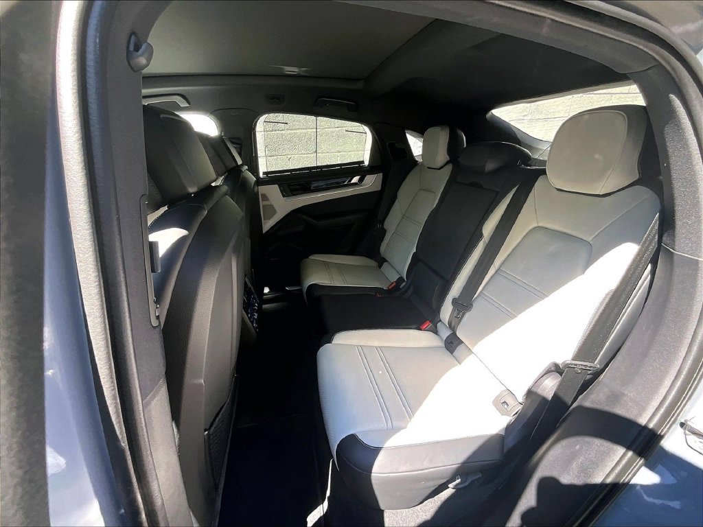 Certified 2025 Porsche Cayenne E-Hybrid Coupe AWD/4WD image 22
