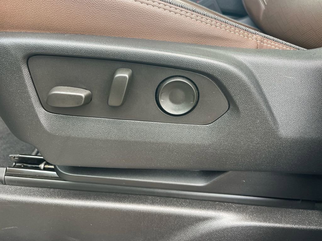 Used 2023 Chevrolet Suburban High Country w/ Premium Package 2 image 10