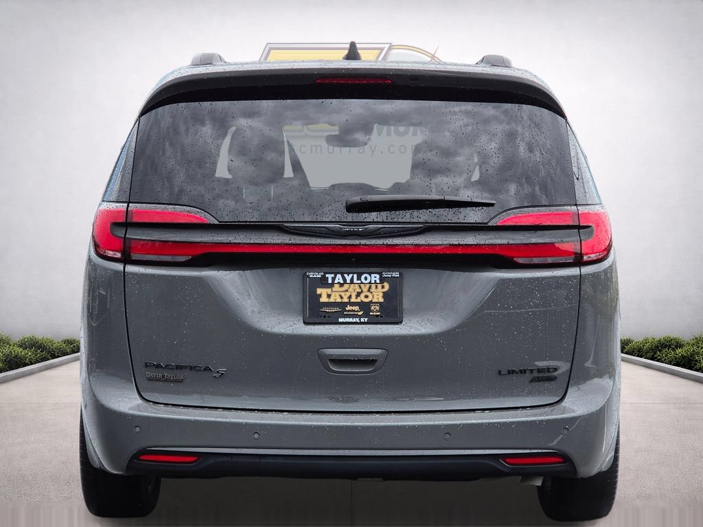 Used 2025 Chrysler Pacifica Limited AWD/4WD image 6
