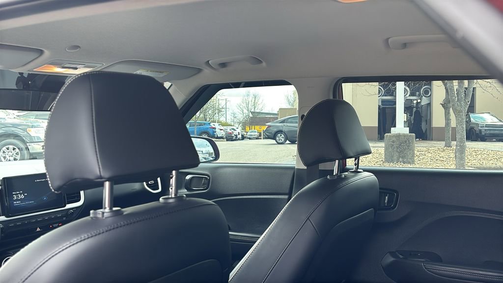Used 2023 Hyundai Venue Limited image 32