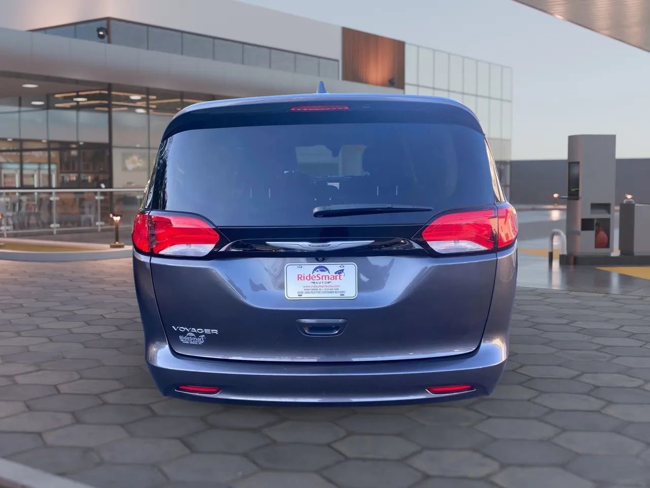 Used 2023 Chrysler Voyager LX image 12