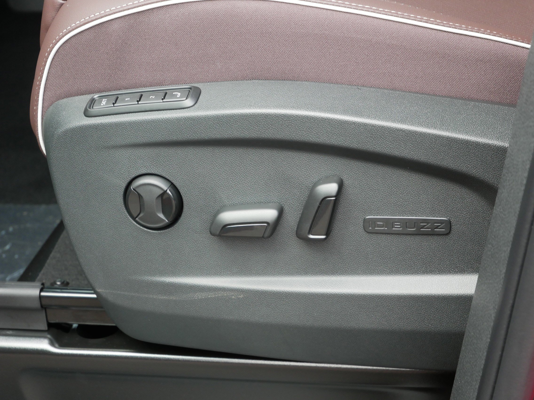 New 2025 Volkswagen ID. Buzz Pro S Plus image 9