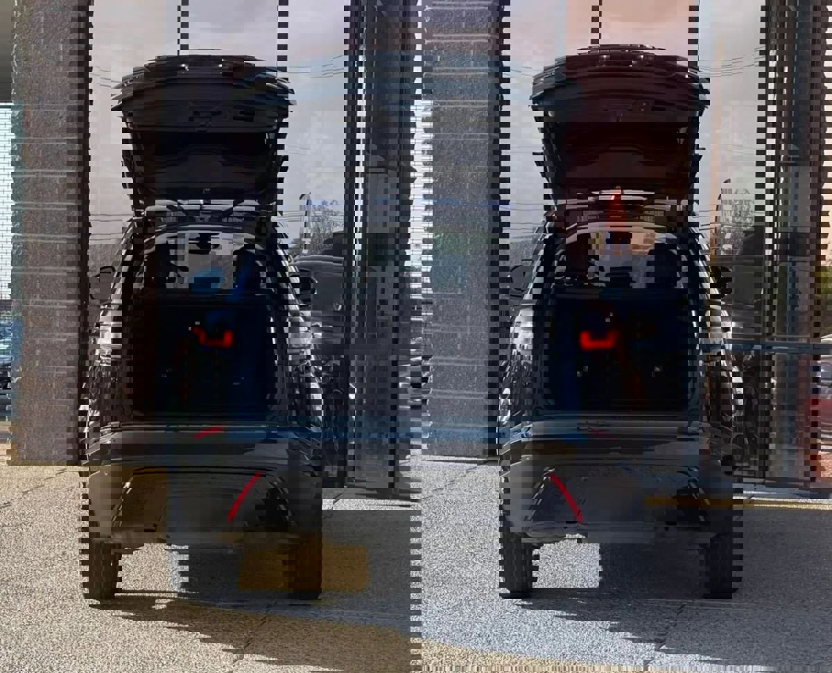 Used 2019 Land Rover Range Rover Velar S image 13