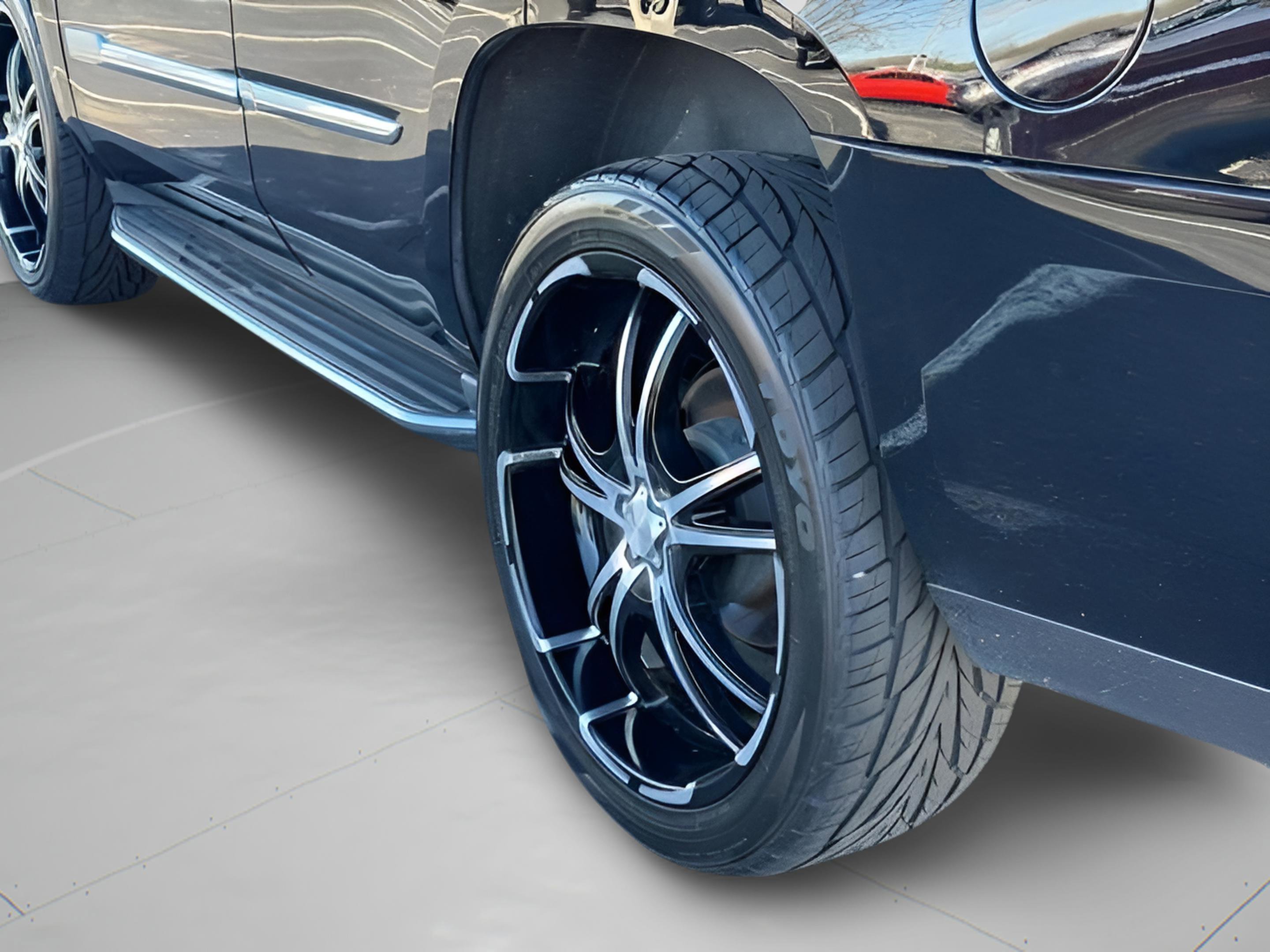 Used 2017 Cadillac Escalade Luxury image 36