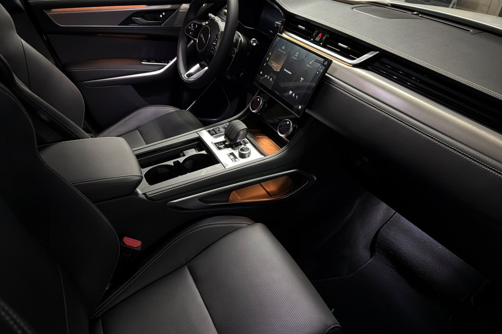 New 2026 Jaguar F-PACE R-Dynamic S AWD/4WD image 28