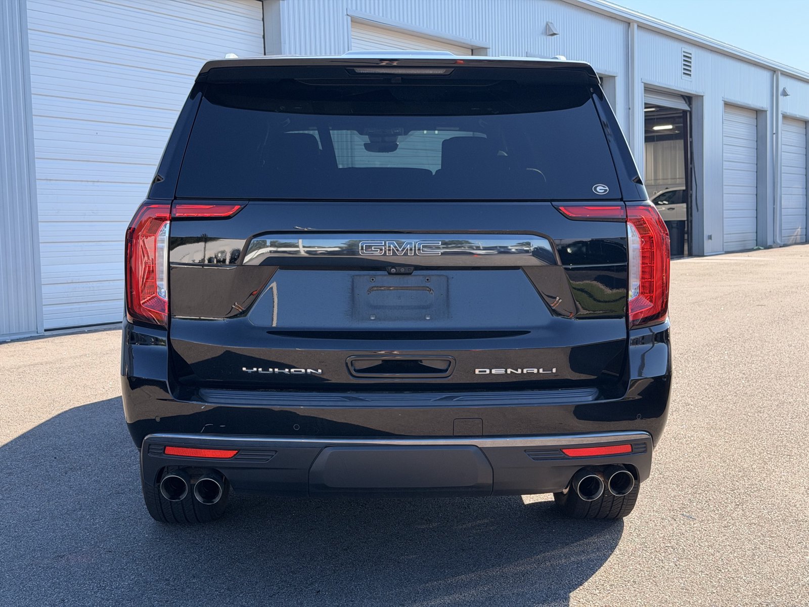 Used 2023 GMC Yukon XL Denali Ultimate AWD/4WD image 11