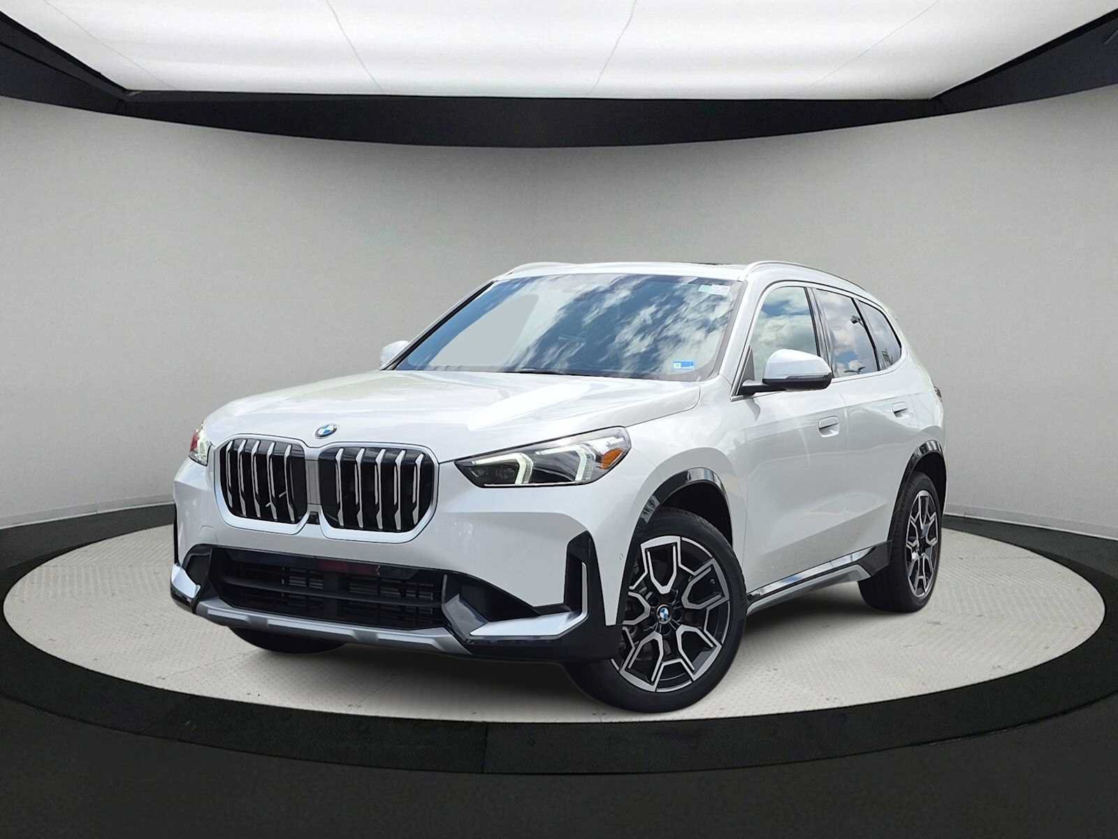 New 2027 BMW X1 xDrive28i AWD/4WD image 1