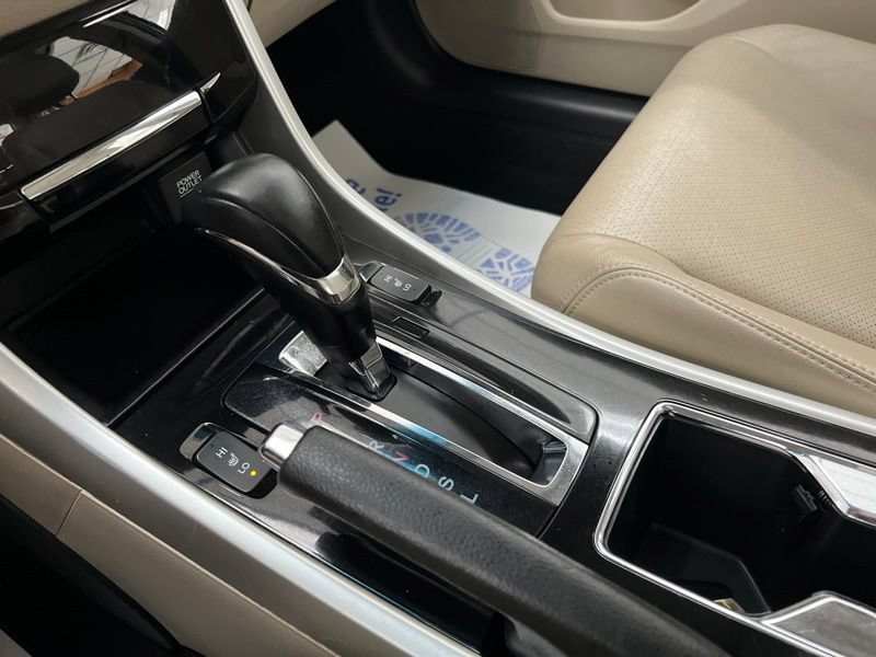 Used 2016 Honda Accord EX-L image 32