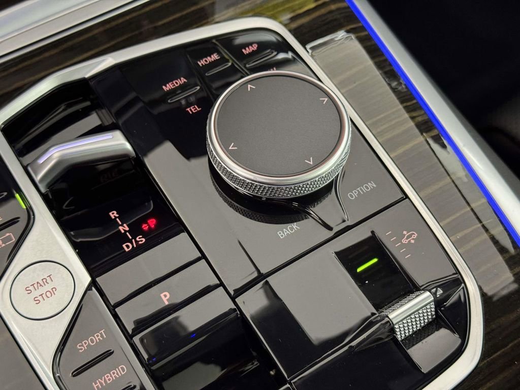 Used 2025 BMW X5 xDrive50e w/ Premium Package image 30