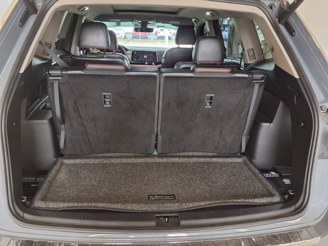 Used 2024 Volkswagen Atlas Peak Edition SEL AWD/4WD image 24