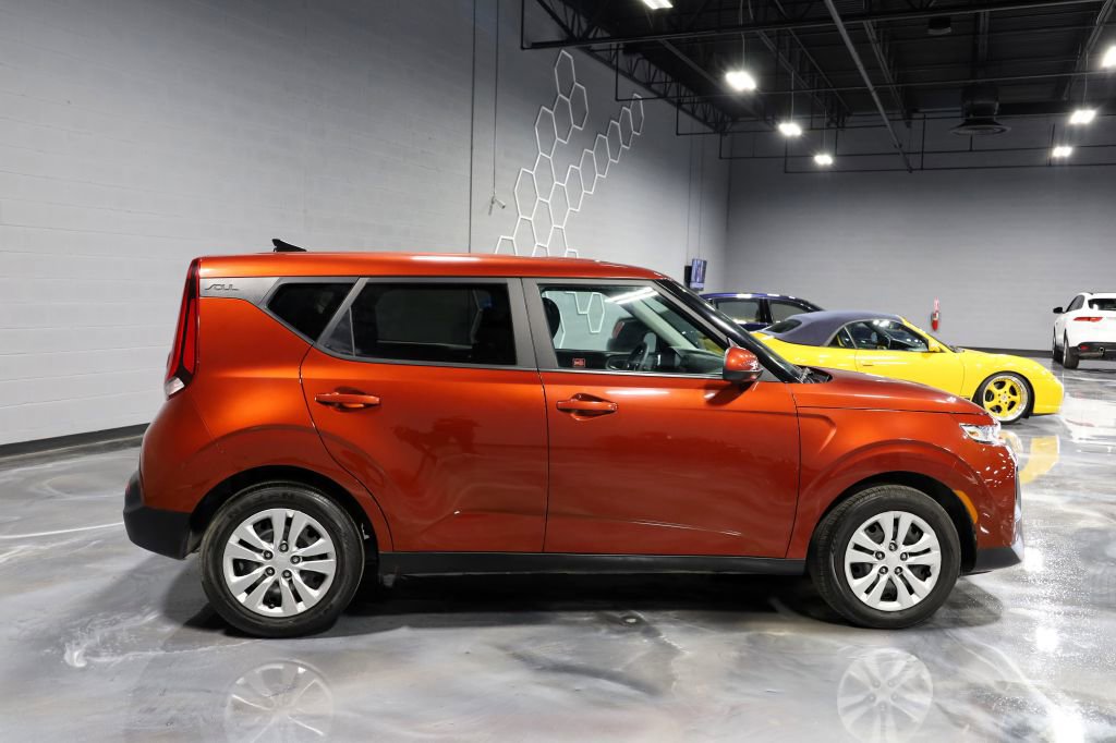 Used 2021 Kia Soul LX image 8