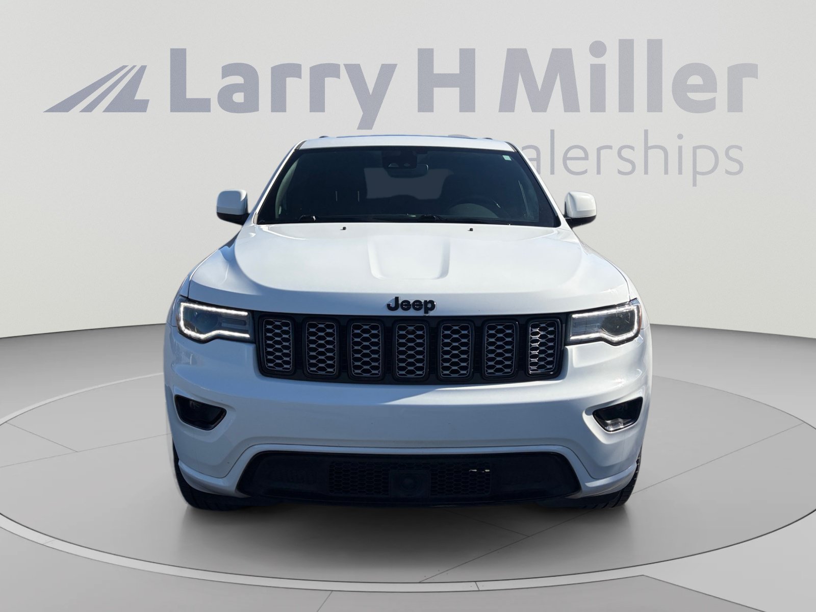 Used 2021 Jeep Grand Cherokee Laredo X AWD/4WD image 8