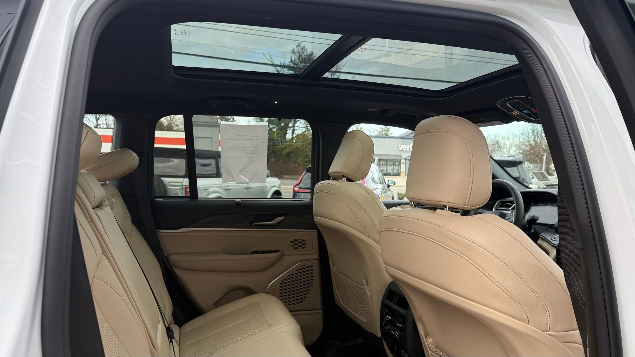 Used 2022 Jeep Grand Cherokee Limited 4xe w/ Luxury Tech Group II image 20