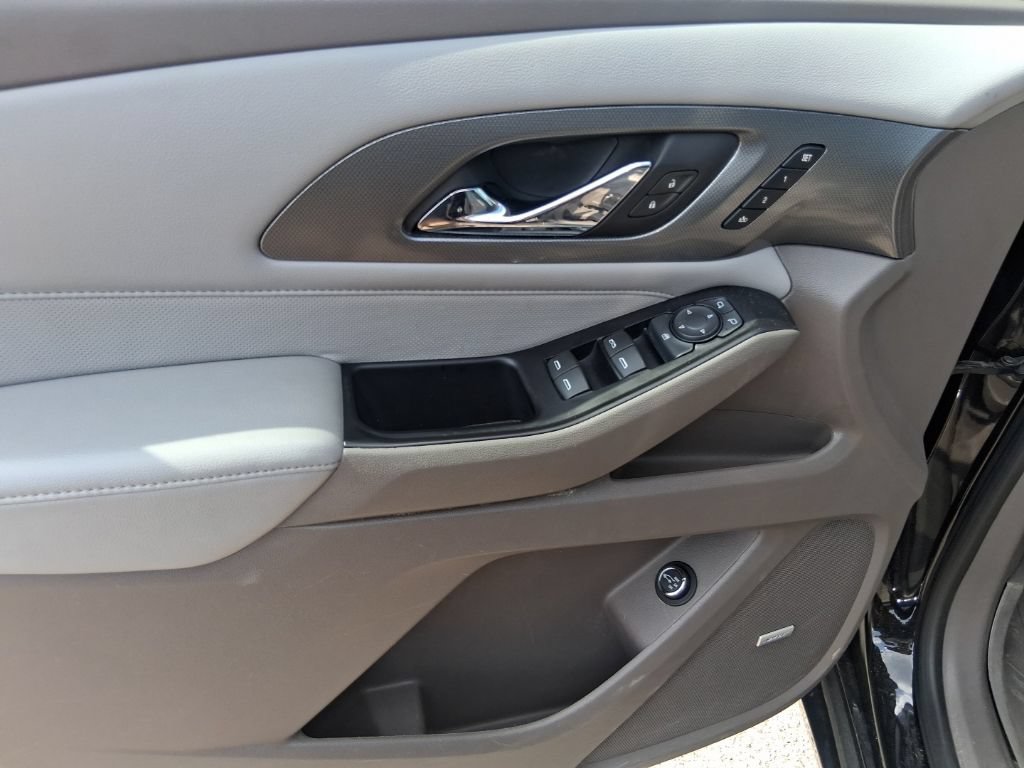 Used 2018 Chevrolet Traverse Premier w/ Driver Confidence II Package FWD image 10